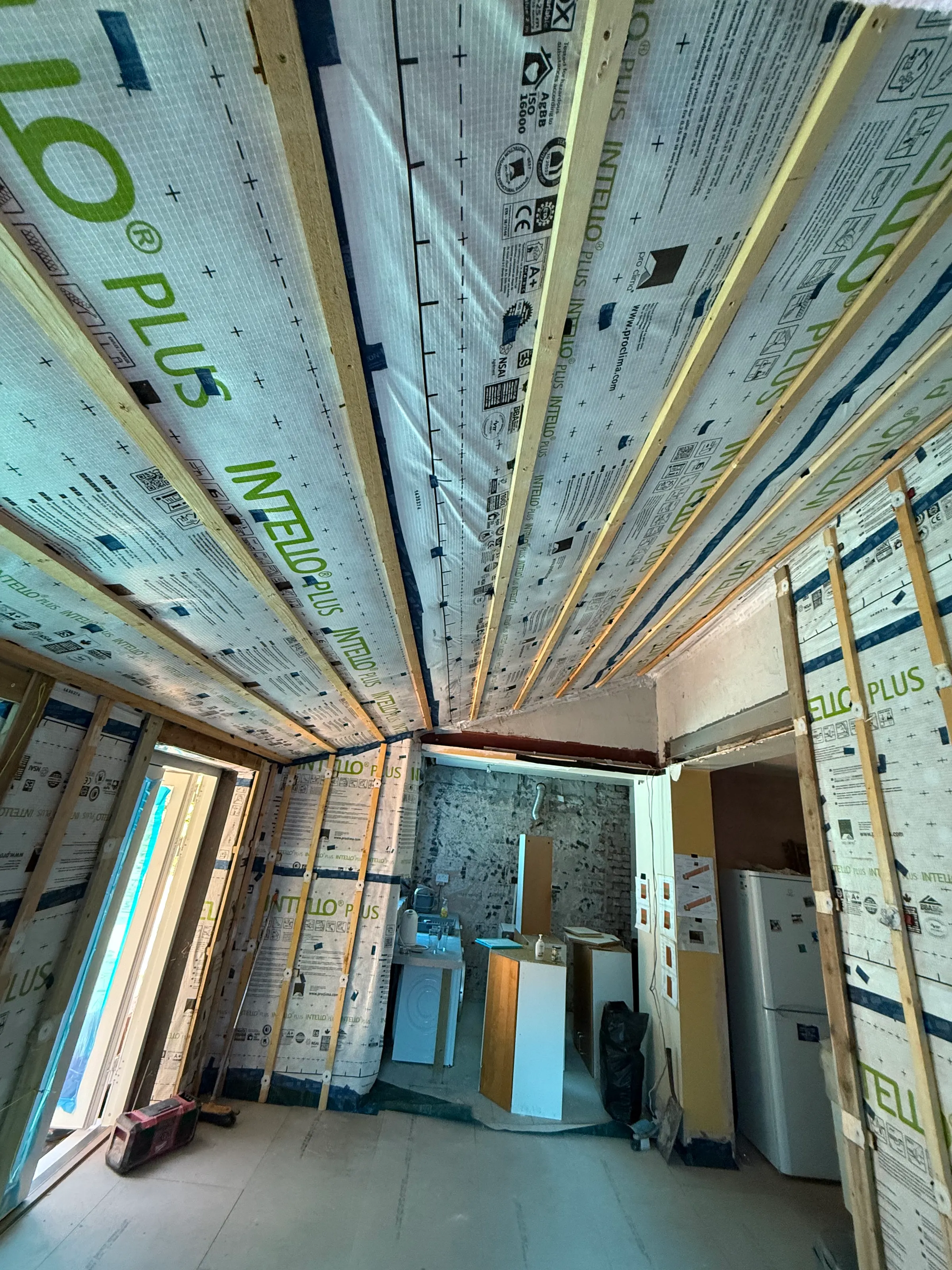 Large room retrofit — Ceiling detail